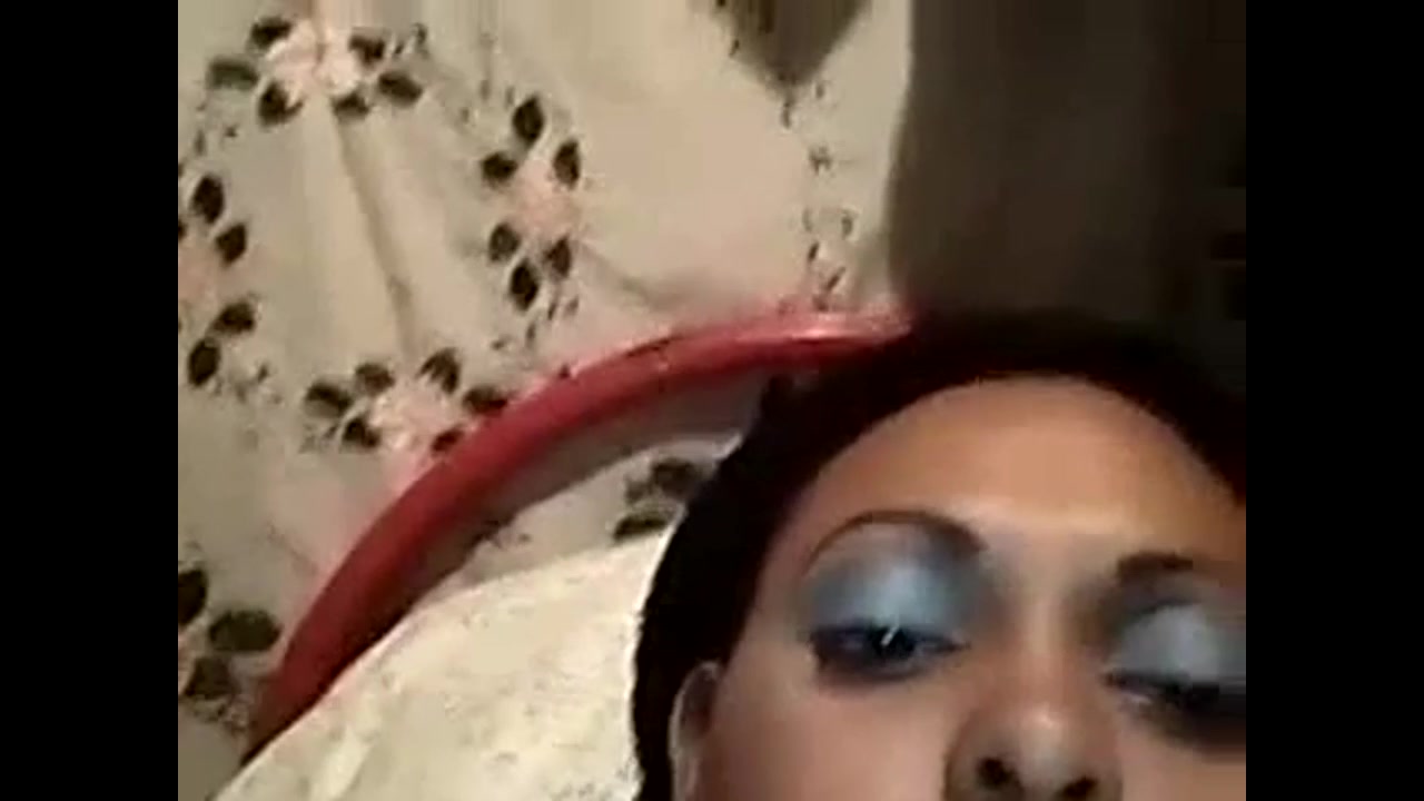 Ugandan-Latina hottie talks dirty in Spanish