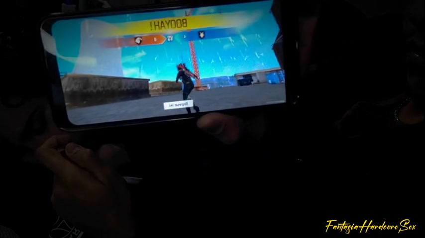 Tutorial: Learn to Play Free Fire While Your Penis Is Being Sucked Fantasiahardcoresex